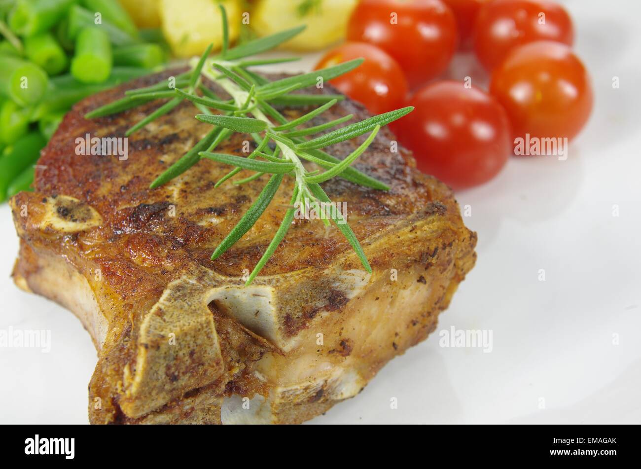 À partir de la viande avec des légumes sur la plaque grill Banque D'Images