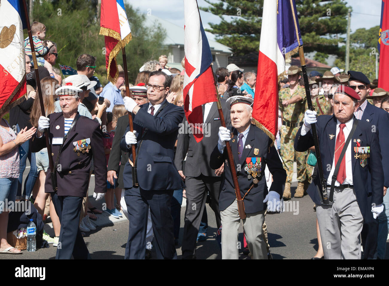 Sydney, Australie. 19 avril, 2015. Commémoration du centenaire de l'ANZAC et le long de Pittwater Road Warriewood pour célébrer les 100 ans de l'ANZAC Crédit : martin berry/Alamy Live News Banque D'Images