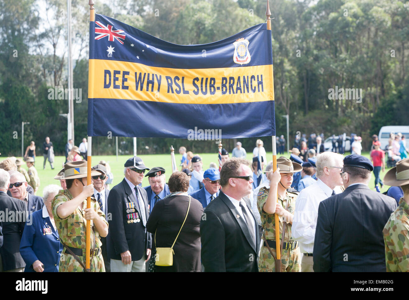 Sydney, Australie. 19 avril, 2015. Commémoration du centenaire de l'ANZAC et le long de Pittwater Road Warriewood pour célébrer les 100 ans de l'ANZAC ( Australian and New Zealand Army Corps) alamy live news Crédit : martin berry/Alamy Live News Banque D'Images