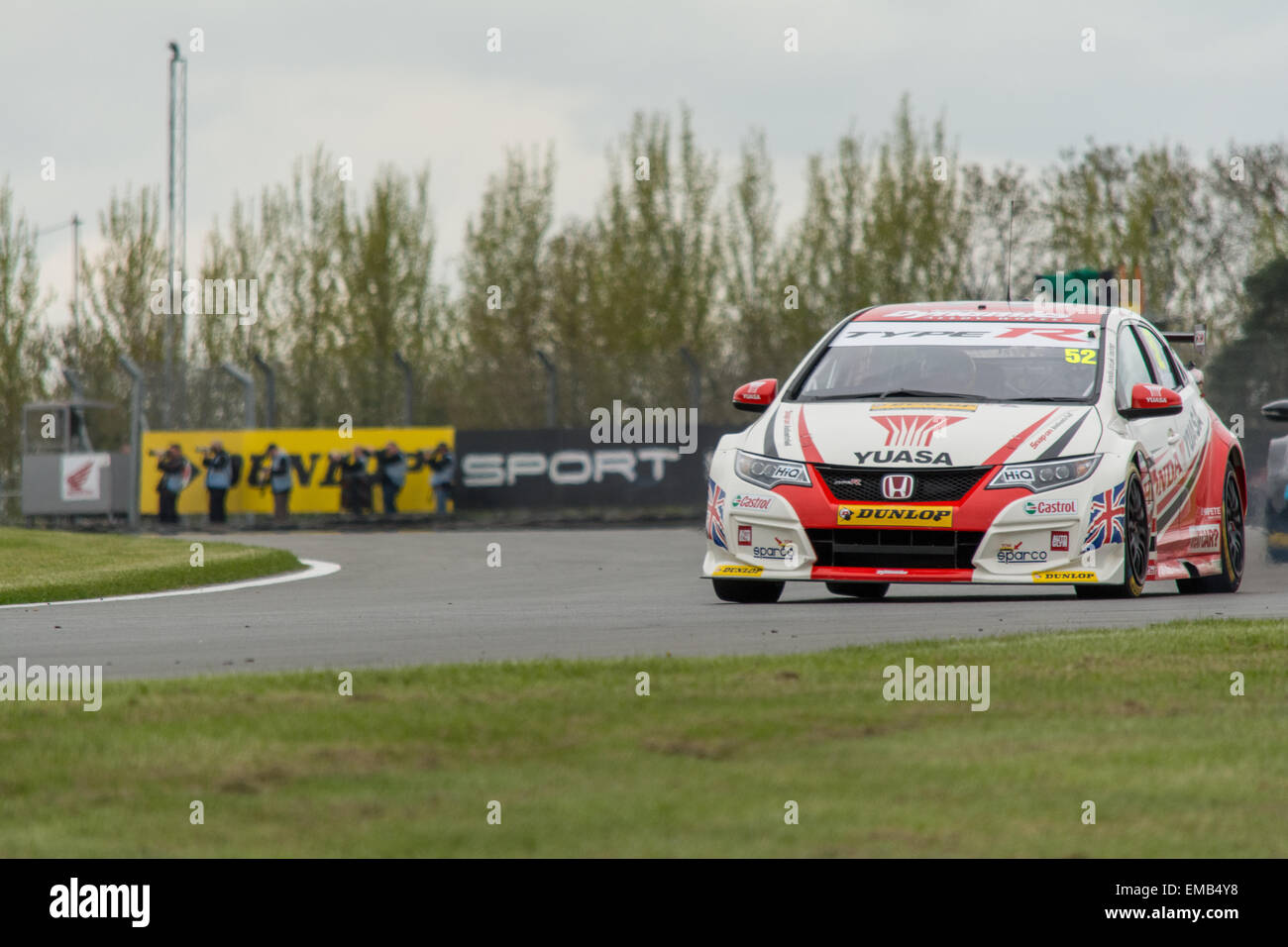 Donington Park, Castle Donington (Royaume-Uni). 19 avril, 2015. Gordon Shedden et Yuasa Honda Racing Honda Civic Type-R durs pendant la Dunlop MSA British Touring Car Championship à Donington Park. Credit : Gergo Toth/Alamy Live News Banque D'Images