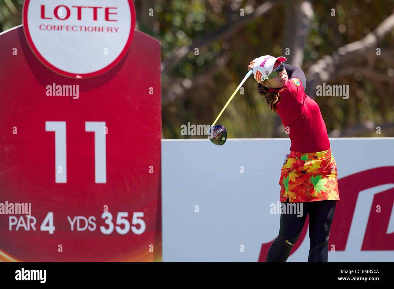 18 avril 2015 - Pornanong Phatlum hits son coup de départ au cours de la ronde finale de la Lotte Championship présenté par Hershey à Ko Olina Golf Club à Kapolei, HI Banque D'Images