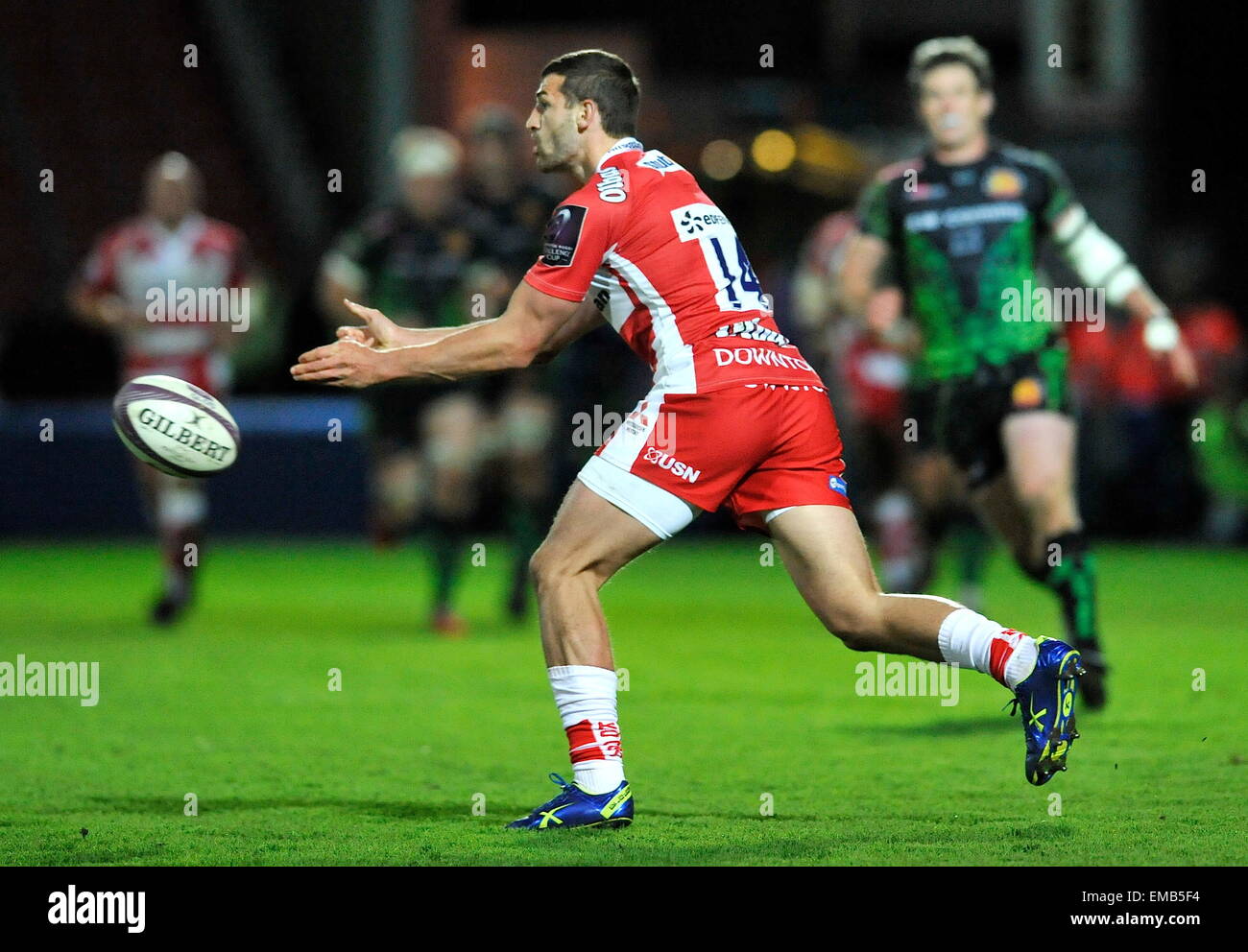 Gloucester, Royaume-Uni. 18 avr, 2015. Jonny Mai de Gloucester Rugby efface la balle pendant l'Rugby Challenge Cup demi-finale entre Gloucester Rugby vs Exeter Chiefs au stade Kingsholm Credit : Action Plus Sport/Alamy Live News Banque D'Images