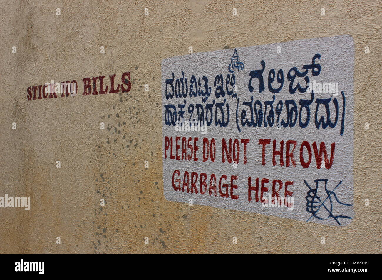 La ville de Bangalore, anciennement connu sous le nom de Bangalore, dans le sud de l'Inde centrale. Une Enseigne peinte sur un mur Banque D'Images
