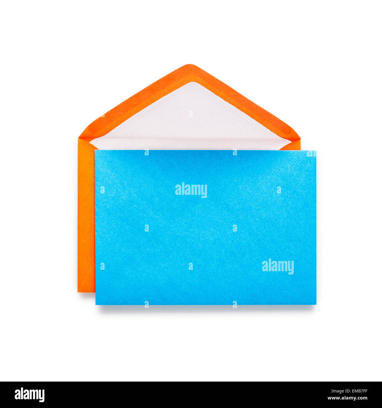 Enveloppe avec Carte Bleu Orange isolé sur fond blanc. Groupe objets with clipping path Banque D'Images