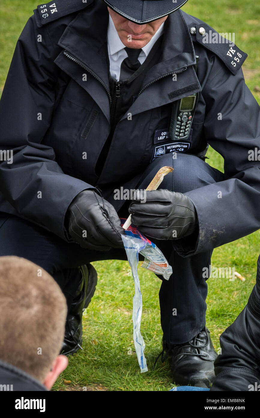 Londres, Royaume-Uni. 19 avril, 2015. Pro Rally annuel 420 Cannabis dans Hyde Park Crédit : Guy Josse/Alamy Live News Banque D'Images