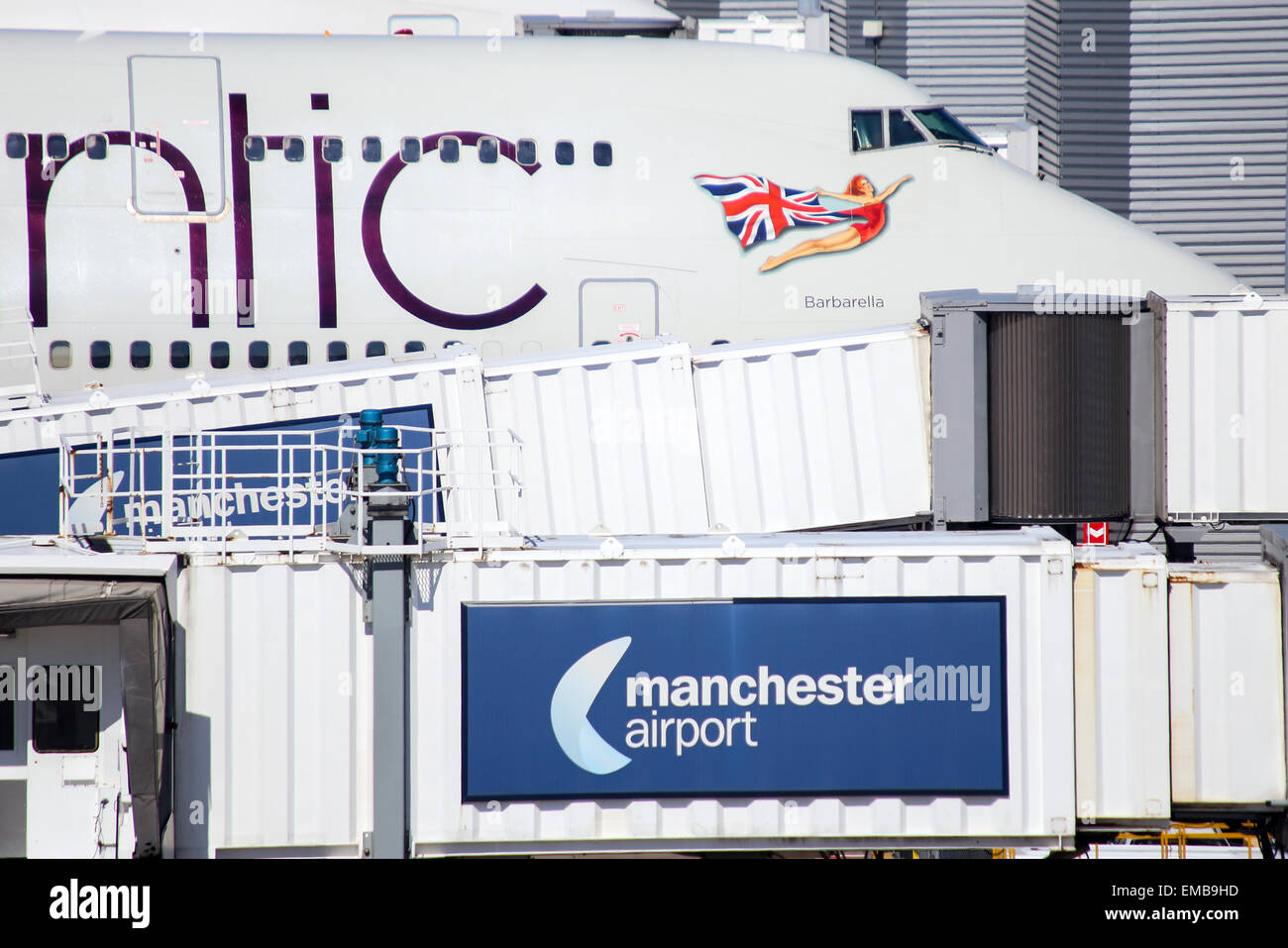 Boeing 747-400 de Virgin Atlantic se prépare pour l'embarquement à l'aéroport de Manchester. Banque D'Images