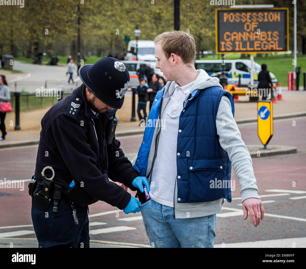 Londres, Royaume-Uni. 19 avril, 2015. Pro Rally annuel 420 Cannabis dans Hyde Park Crédit : Guy Josse/Alamy Live News Banque D'Images