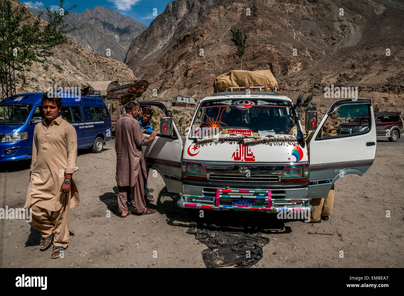 La vie sur la Karakoram Highway, reste-stop Banque D'Images