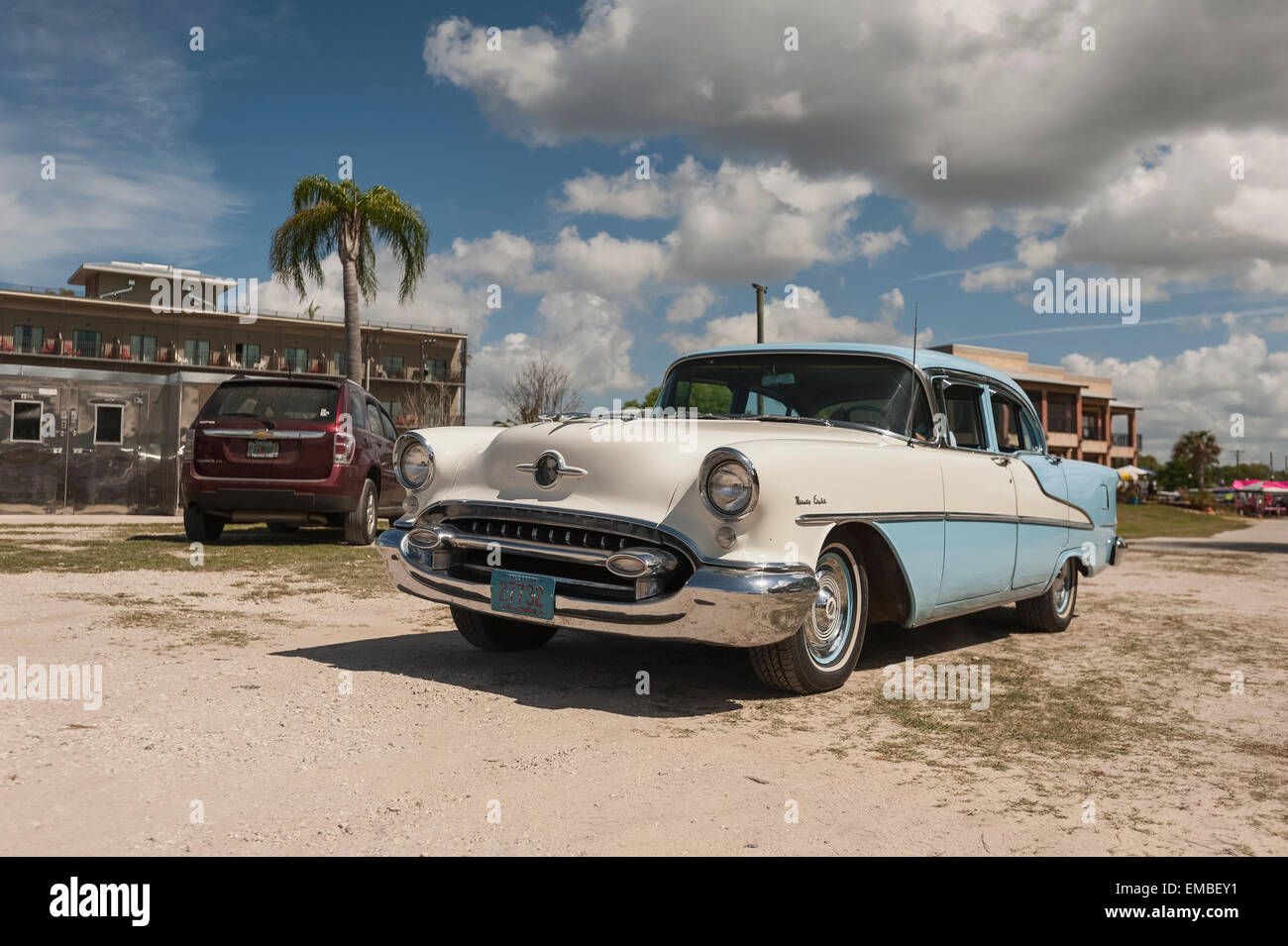 Pris une ride pendant des vacances dans une Oldsmobile Ninety Eight Classic vintage Automobile à Tavares, Florida USA Banque D'Images
