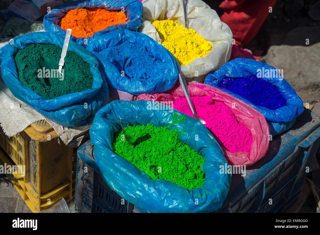 Close up de pigments colorés au cours du festival holi Banque D'Images