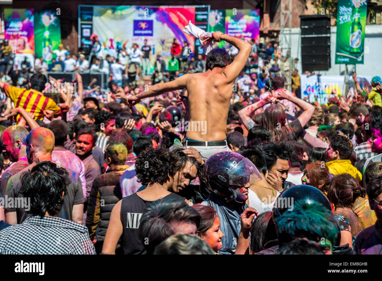 Népalais holi au travail à durbar square de Katmandou Banque D'Images