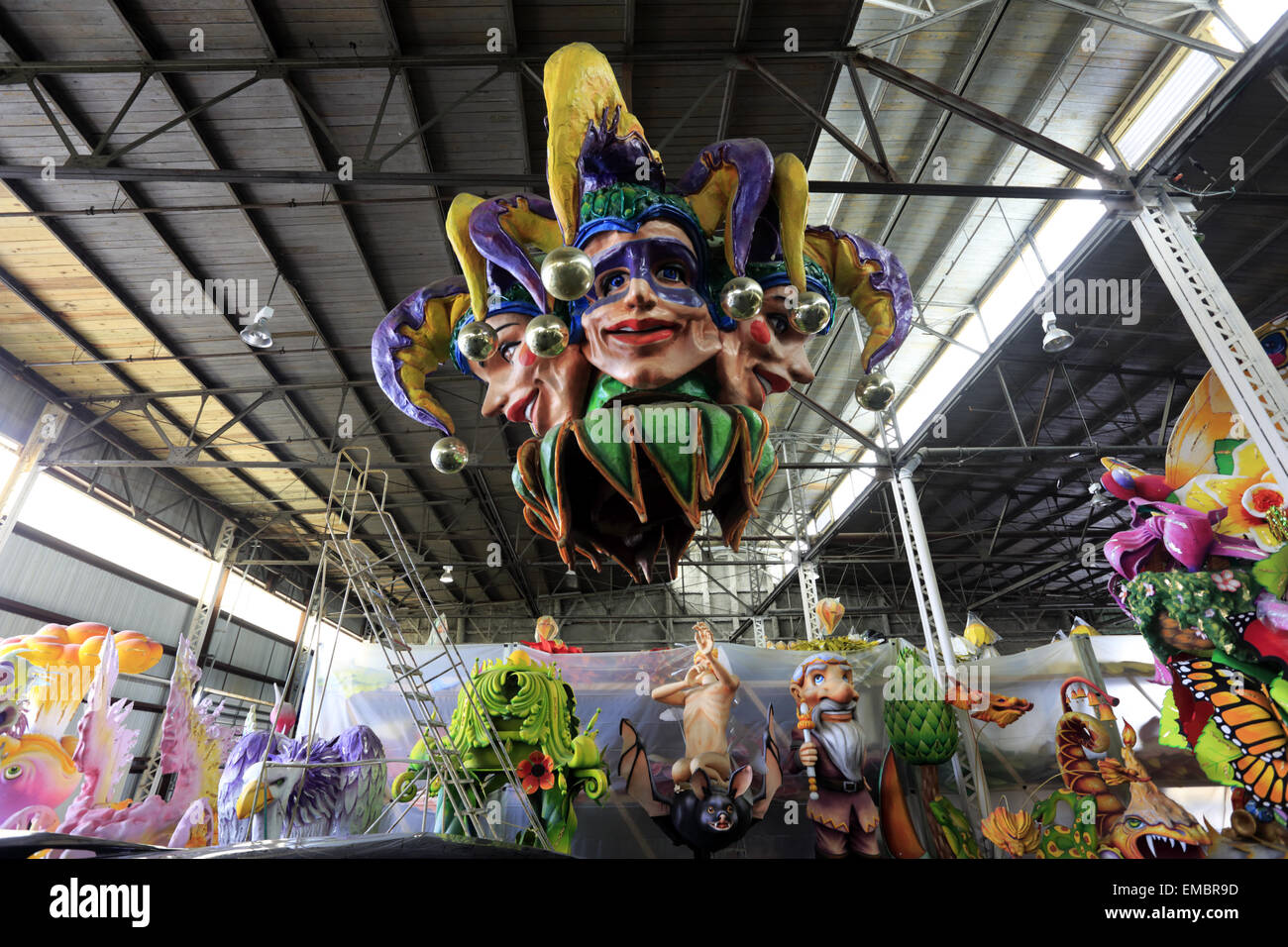 Diverses pièces de flottement du Mardi Gras et les chiffres d'affichage de pièces dans Mardi Gras World, New Orleans, Louisiane USA Banque D'Images