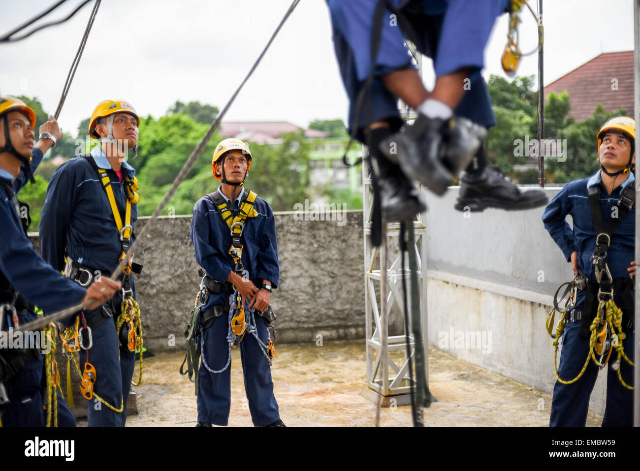 Formation accès sur corde à Jakarta. Banque D'Images