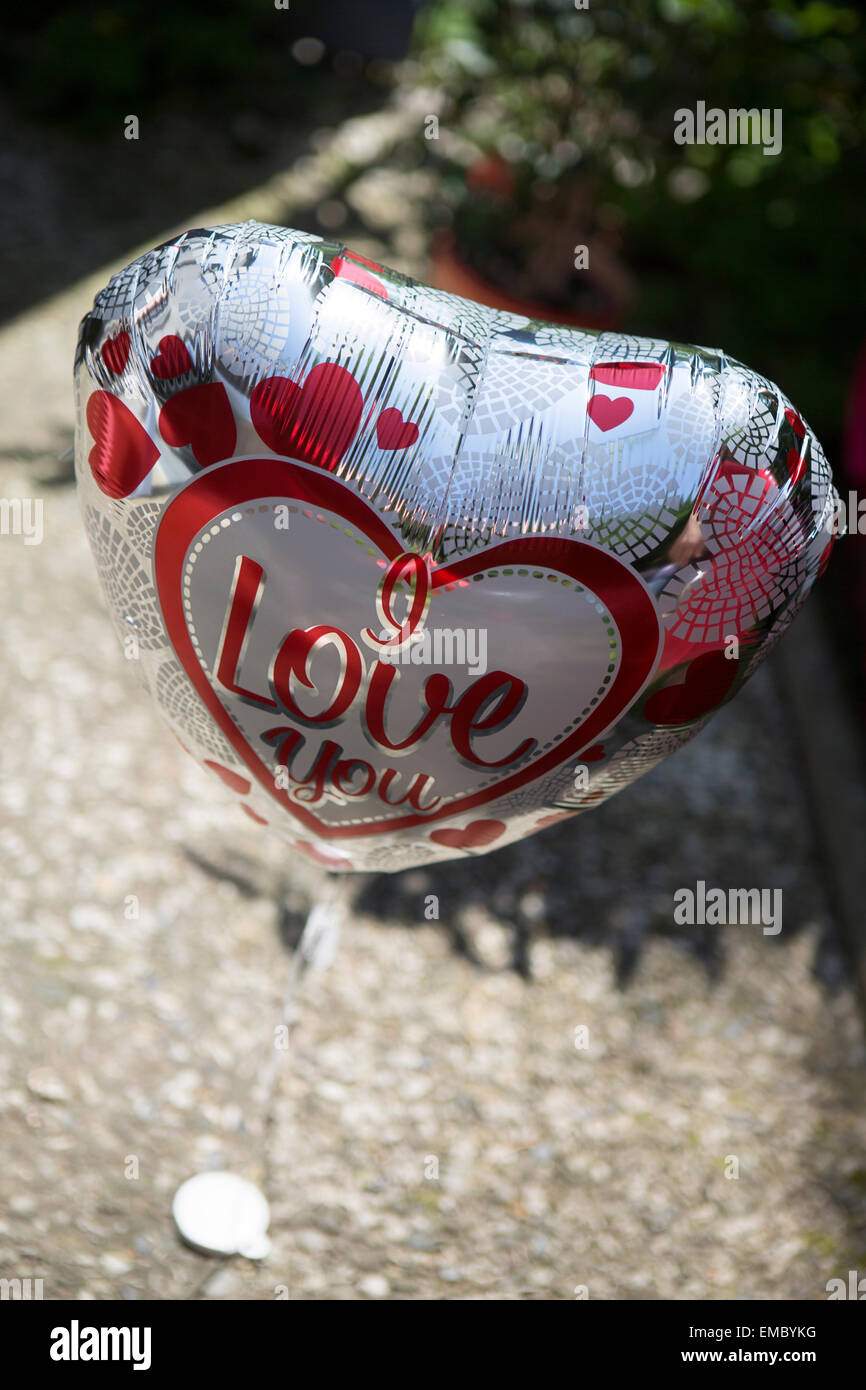 Saint Valentin Avec Des Ballons Coeur Doré PNG , Coeur D Or, Ballon D  Amour, Aimer L Or Image PNG pour le téléchargement libre