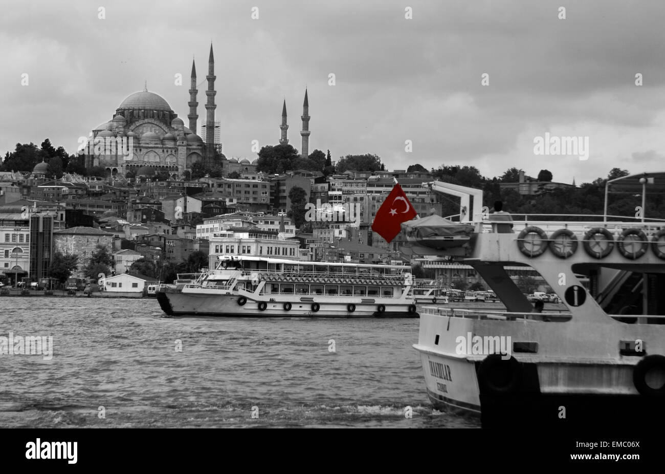 Istanbul bateau depuis le centre-ville, la Turquie en début de soirée Banque D'Images