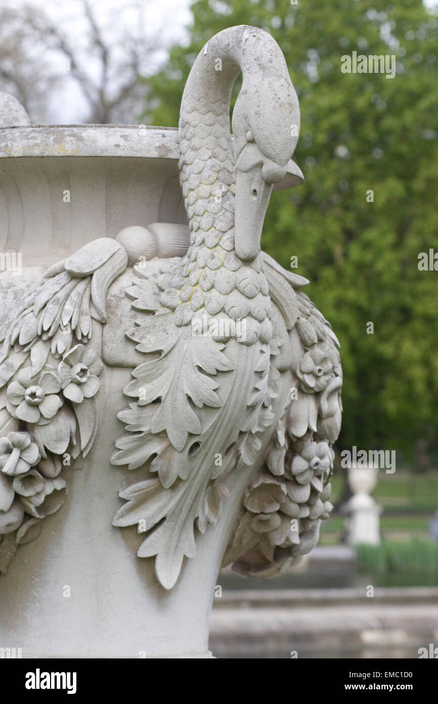 Swan sculpté dans la pierre Banque D'Images