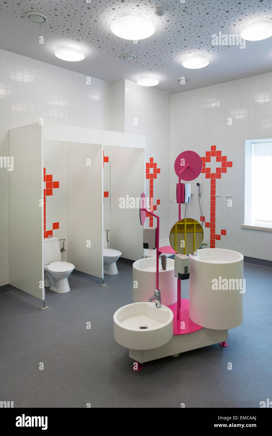 L'Estonie, installations sanitaires d'une école maternelle nouvellement construite Banque D'Images