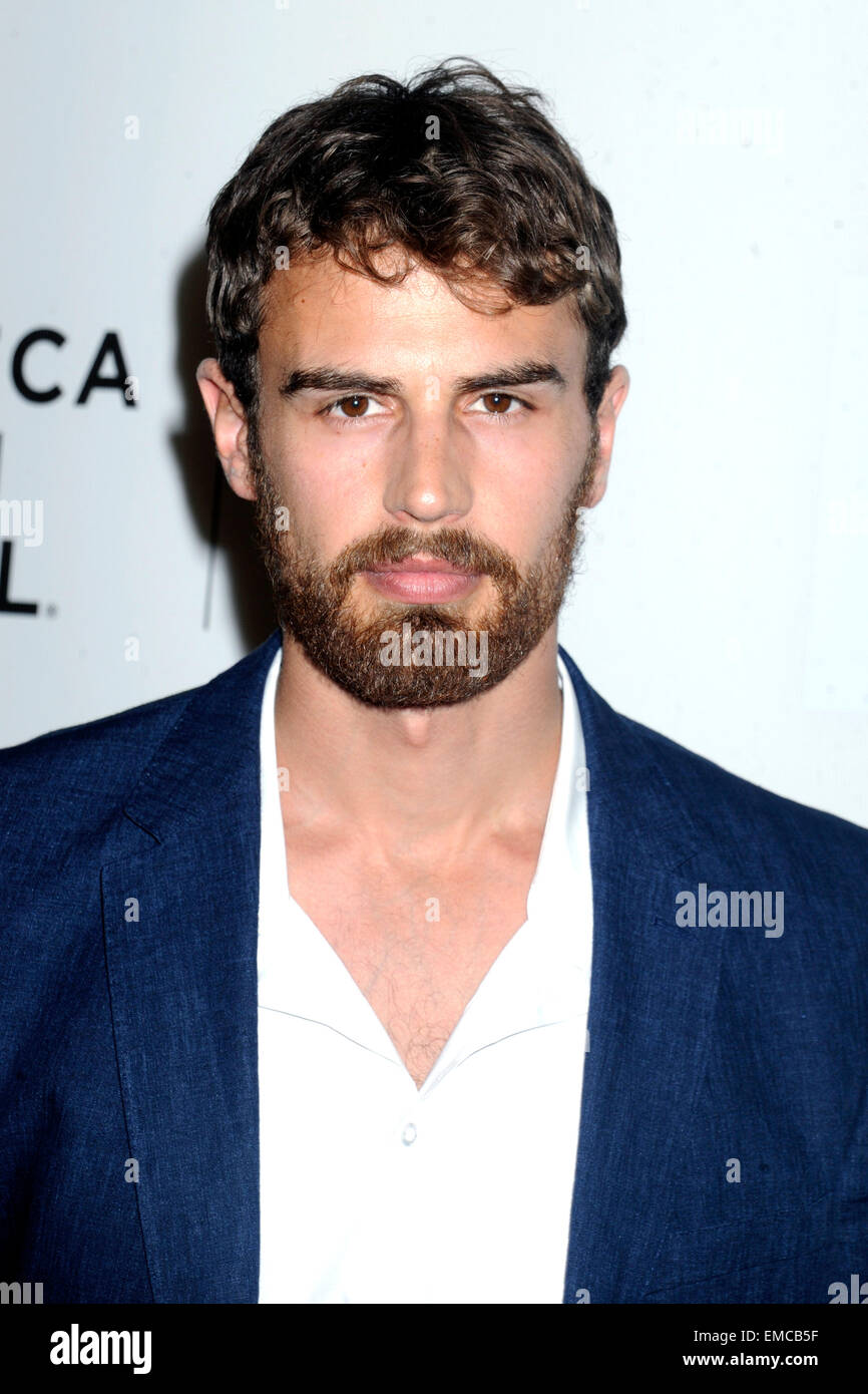 Theo James assiste à la première de 'Franny' au cours de la 2015 Tribeca Film Festival au CCMB Tribeca PAC le 17 avril 2015 à New York City/photo alliance Banque D'Images