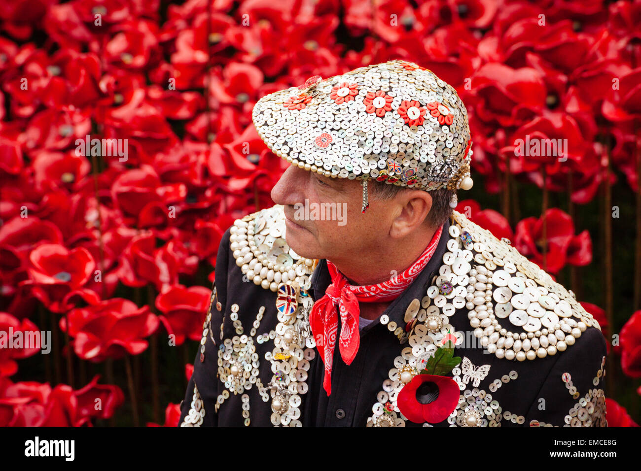 Portrait d'un roi nacré le jour de l'armistice à la Tour de Londres, au Royaume-Uni. Banque D'Images