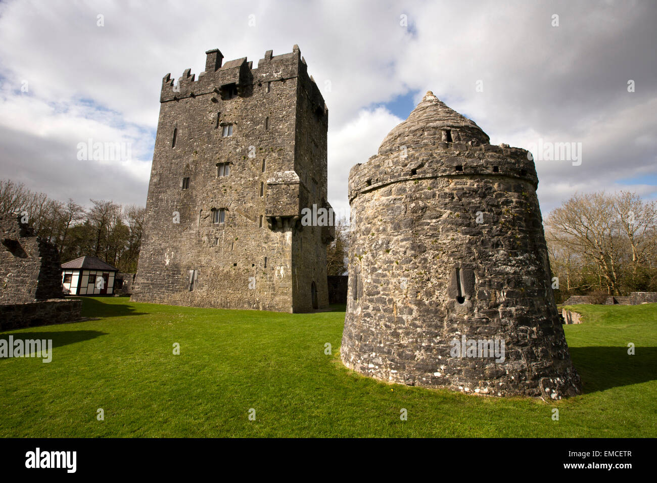 L'Irlande, Galway, le Connemara, Co Oughterard, Château d'Aughnanure, accueil à la "lutte contre O'Flahertys' Banque D'Images