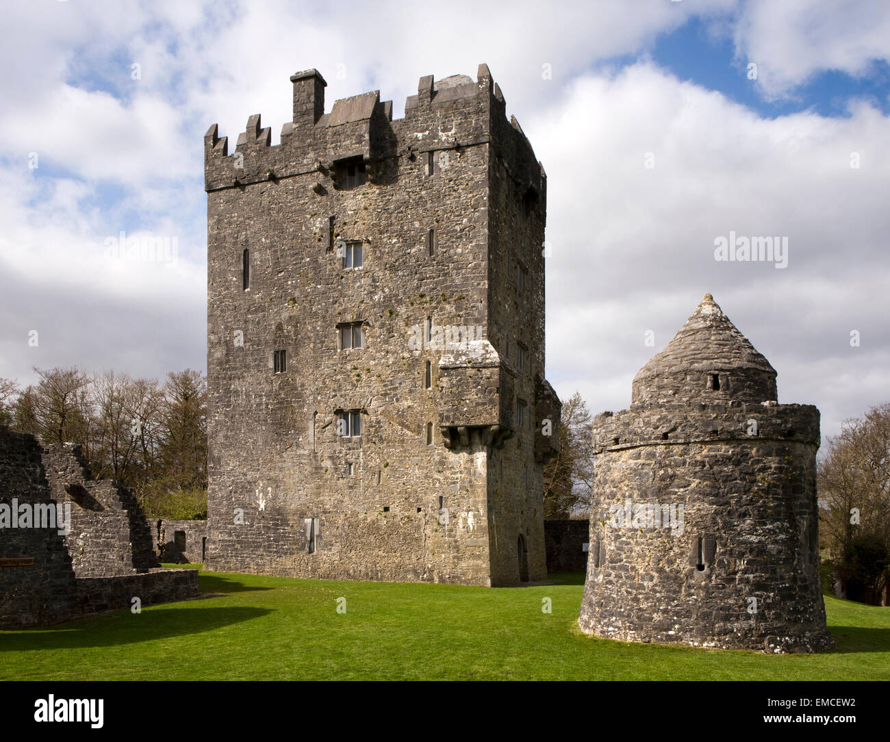 L'Irlande, Galway, le Connemara, Co Oughterard, Château d'Aughnanure, accueil à la "lutte contre O'Flahertys' Banque D'Images