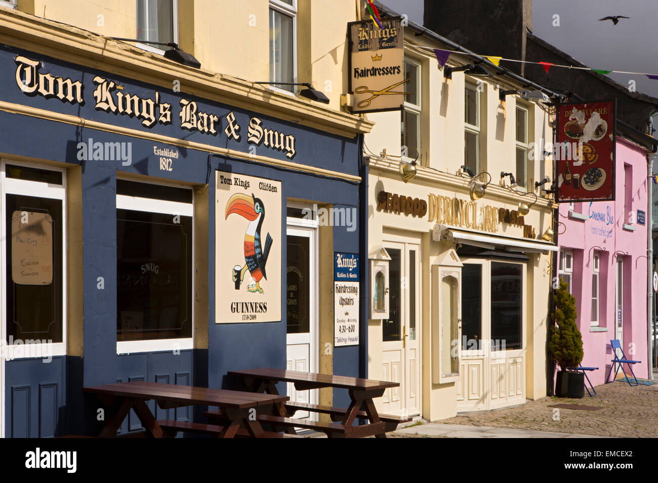 L'Irlande, Galway, le Connemara, la Clifden, bars et restaurants au Market Square Banque D'Images