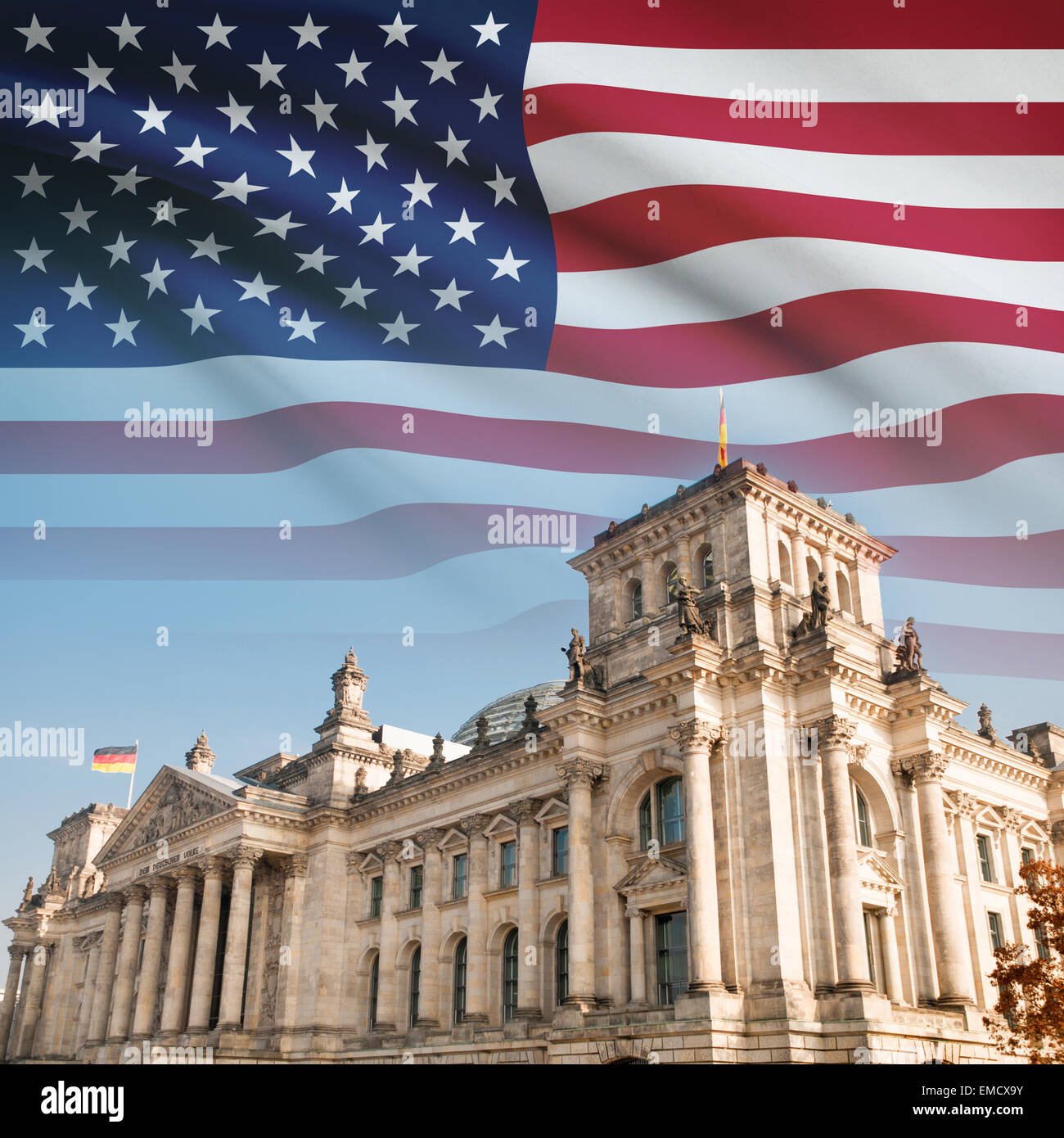Bâtiment du Reichstag à Berlin avec drapeau sur arrière-plan - USA Banque D'Images