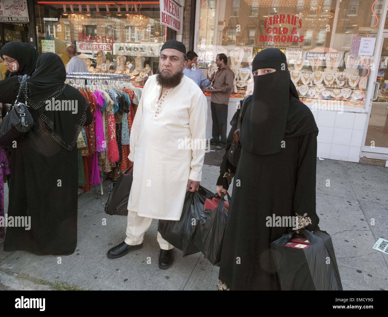 Le jour de l'indépendance du Pakistan au shopping festival de rue et juste dans 'Little Pakistan' dans Midwood, Brooklyn, NY, 2010. Banque D'Images