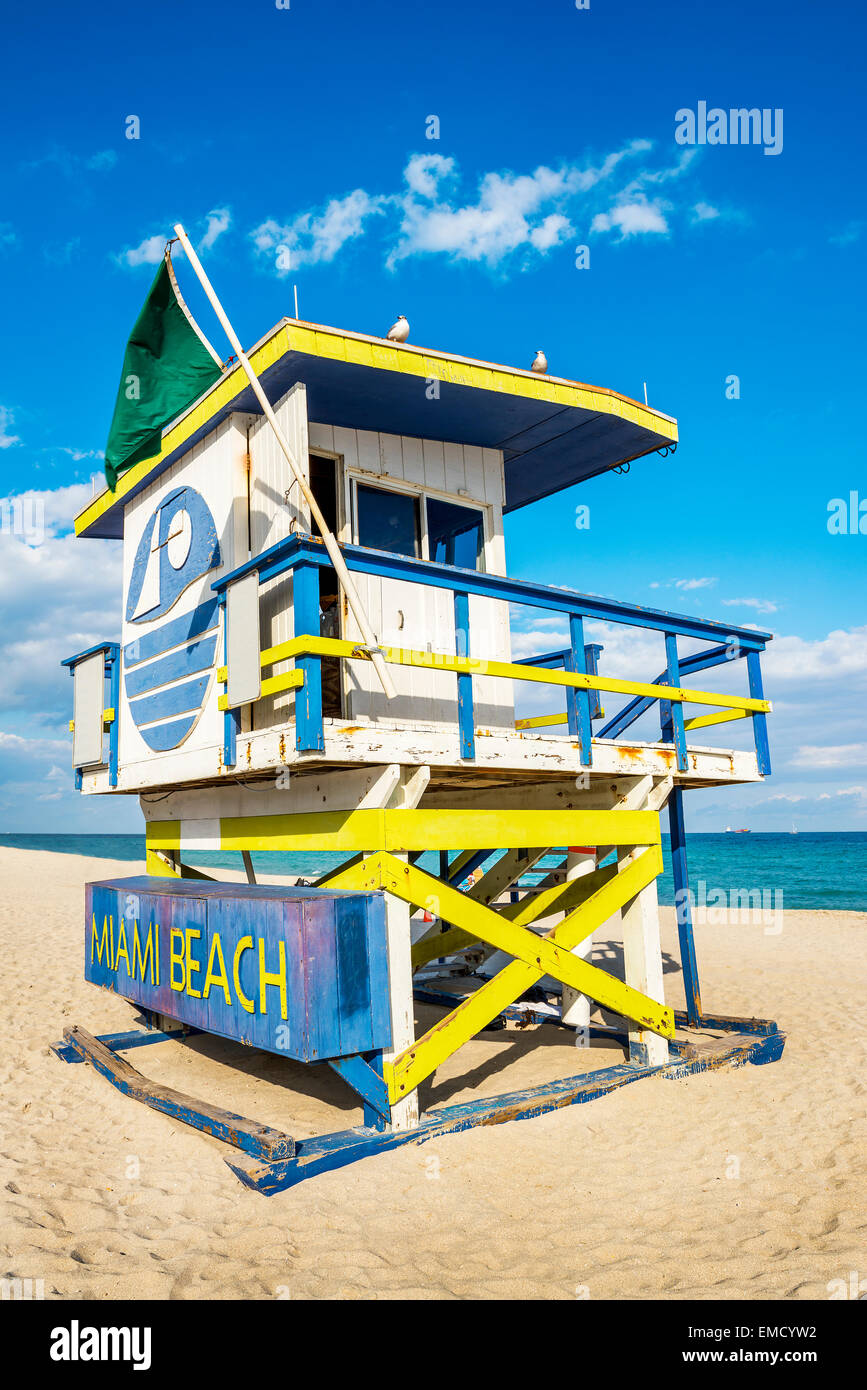 Lifeguard Tower colorés à South Beach, Miami Beach, Florida, USA Banque D'Images Lifeguard Tower colorés à South Beach, Miami Beach, Florida, USA Banque D'Images
