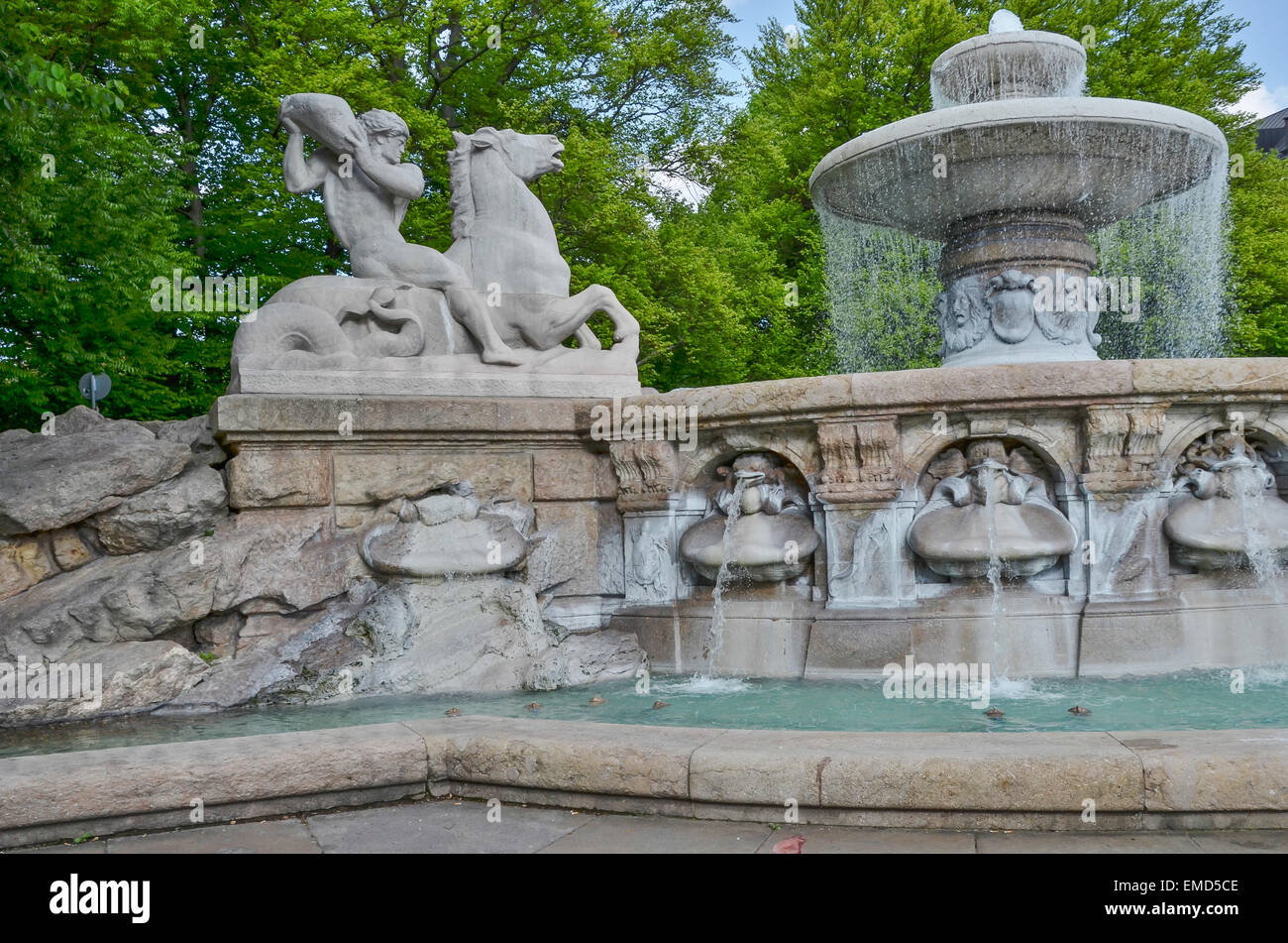 Allégorie des forces de l'eau à la Fontaine de Lenbach à Munich Banque D'Images