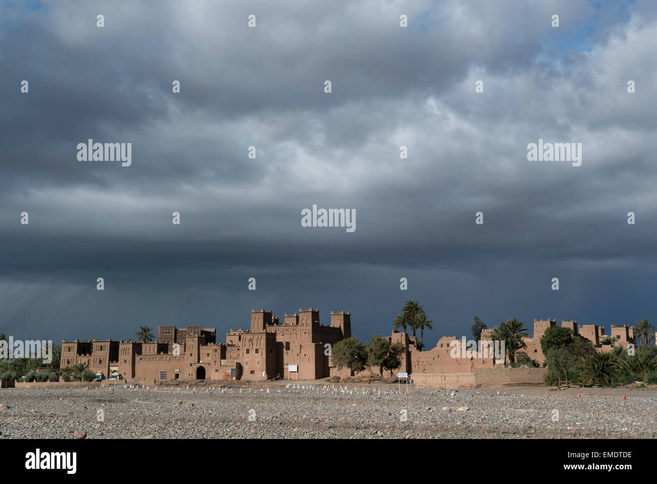 Kasbah Amridil. Kasbah du 17ème siècle qui a été un célèbre madrasa, ou école religieuse. Aujourd'hui restaurée avec un hôtel voisin. Banque D'Images