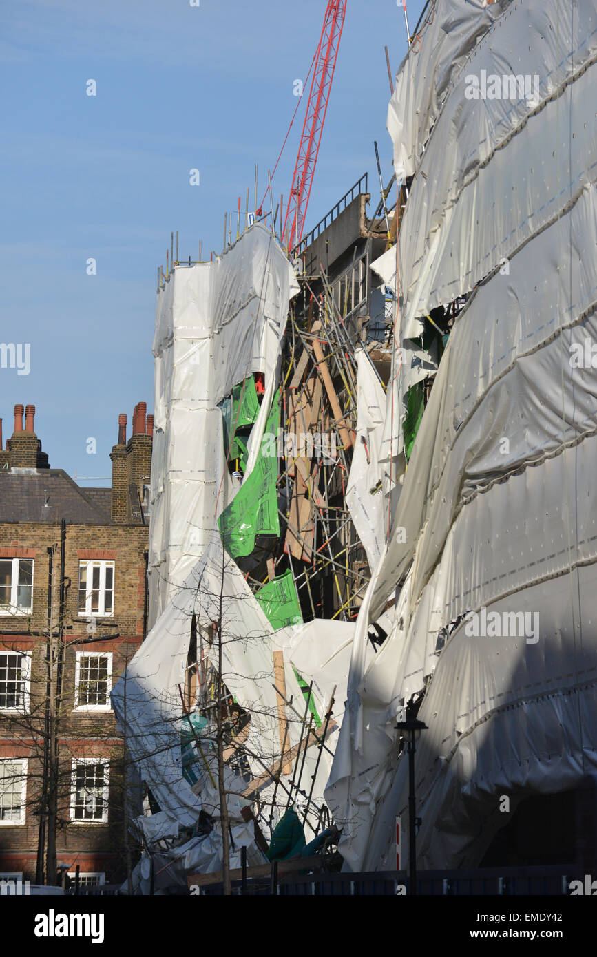 Portugal Street, London, UK. 20 avril 2015. Un bâtiment s'est effondré à la London School of Economics, au centre de Londres. Crédit : Matthieu Chattle/Alamy Live News Banque D'Images