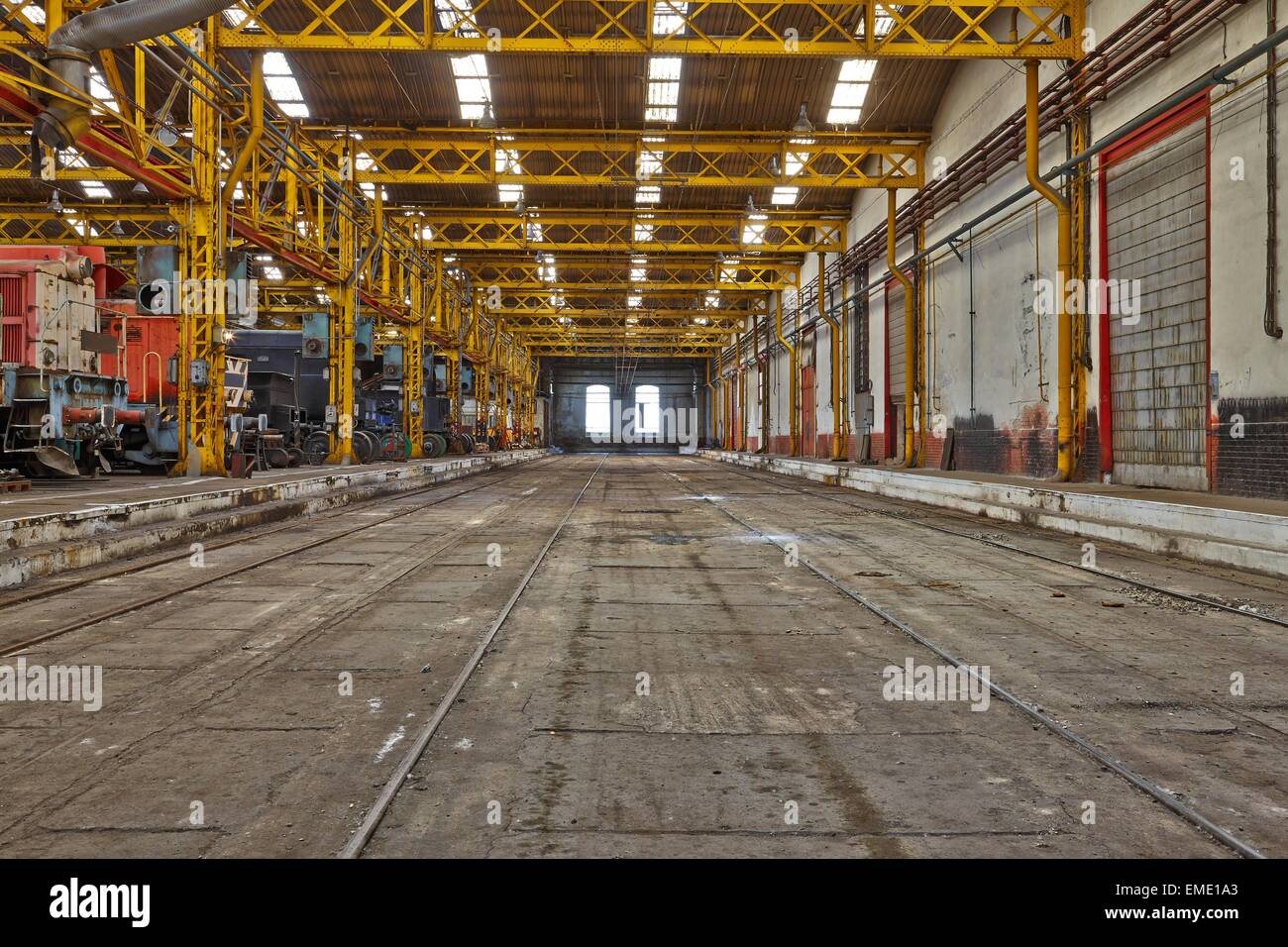 batiment-industriel-interieur-banque-de-photographies-et-d-images