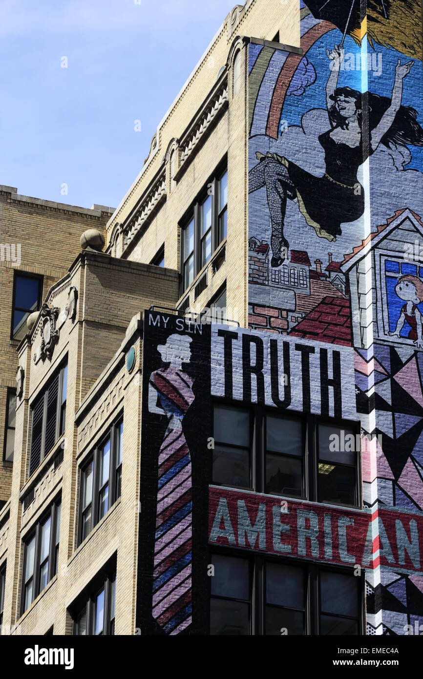 Fresque peinte sur l'extérieur d'un bâtiment au-dessus d'un parking lot dans midtown Manhattan. La ville de New York, New York USA Banque D'Images