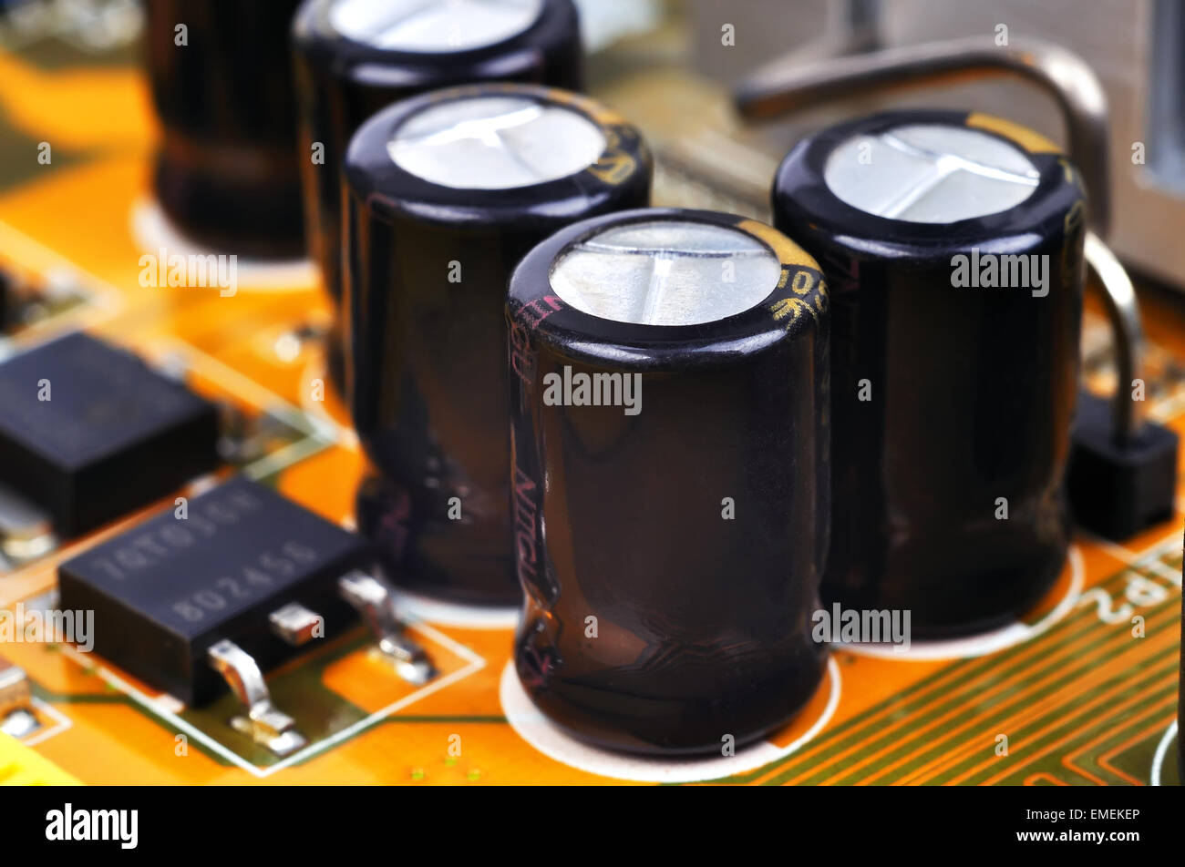 Des condensateurs de macro noir circuit board Banque D'Images