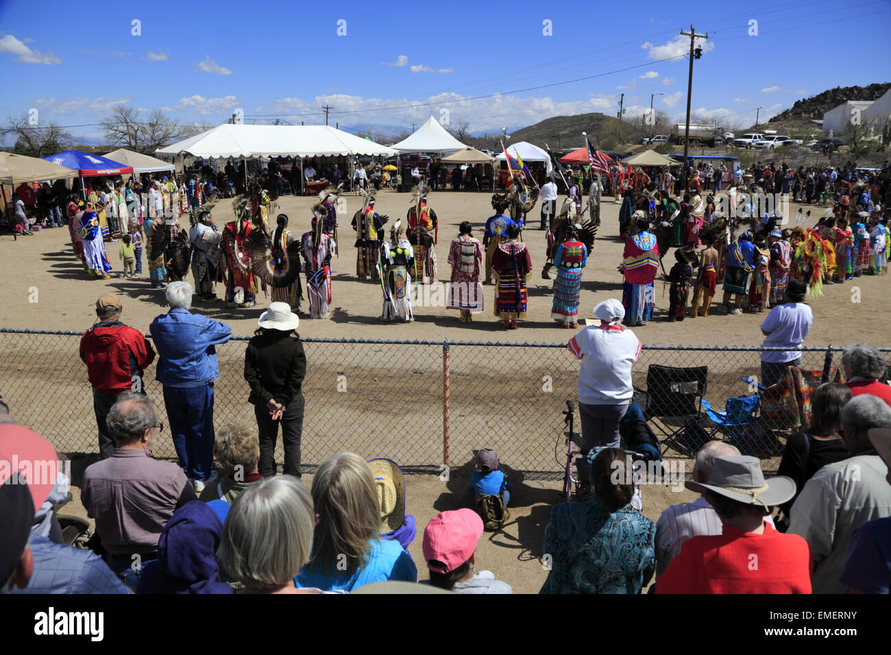 Cérémonie traditionnelle à la nation Tohono O'odham Wa annuel:k pow wow à San Xavier del Bac Mission, Tucson, Arizona, USA Banque D'Images