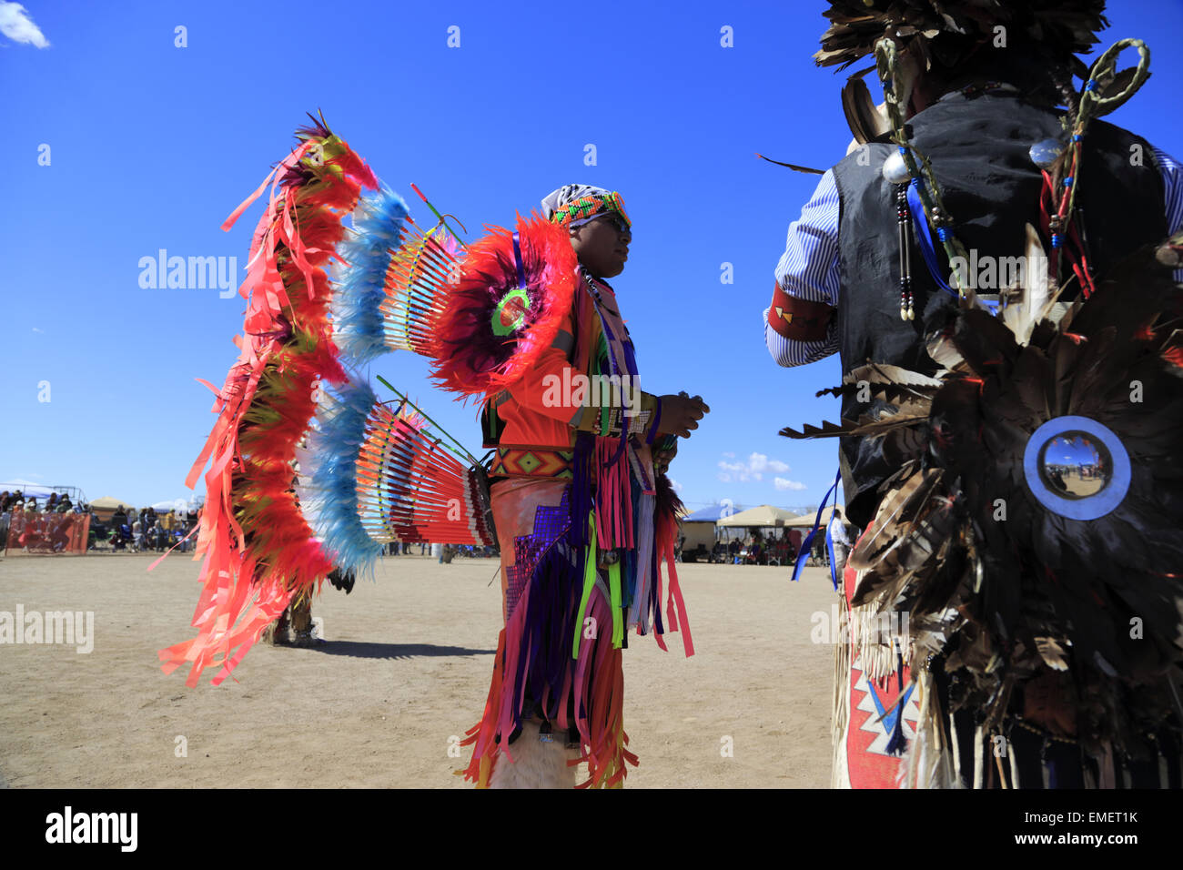 Danseurs Indiens indigènes à nation Tohono O'odham Wa annuel:k pow wow à San Xavier del Bac Mission, Tucson, Arizona, USA Banque D'Images