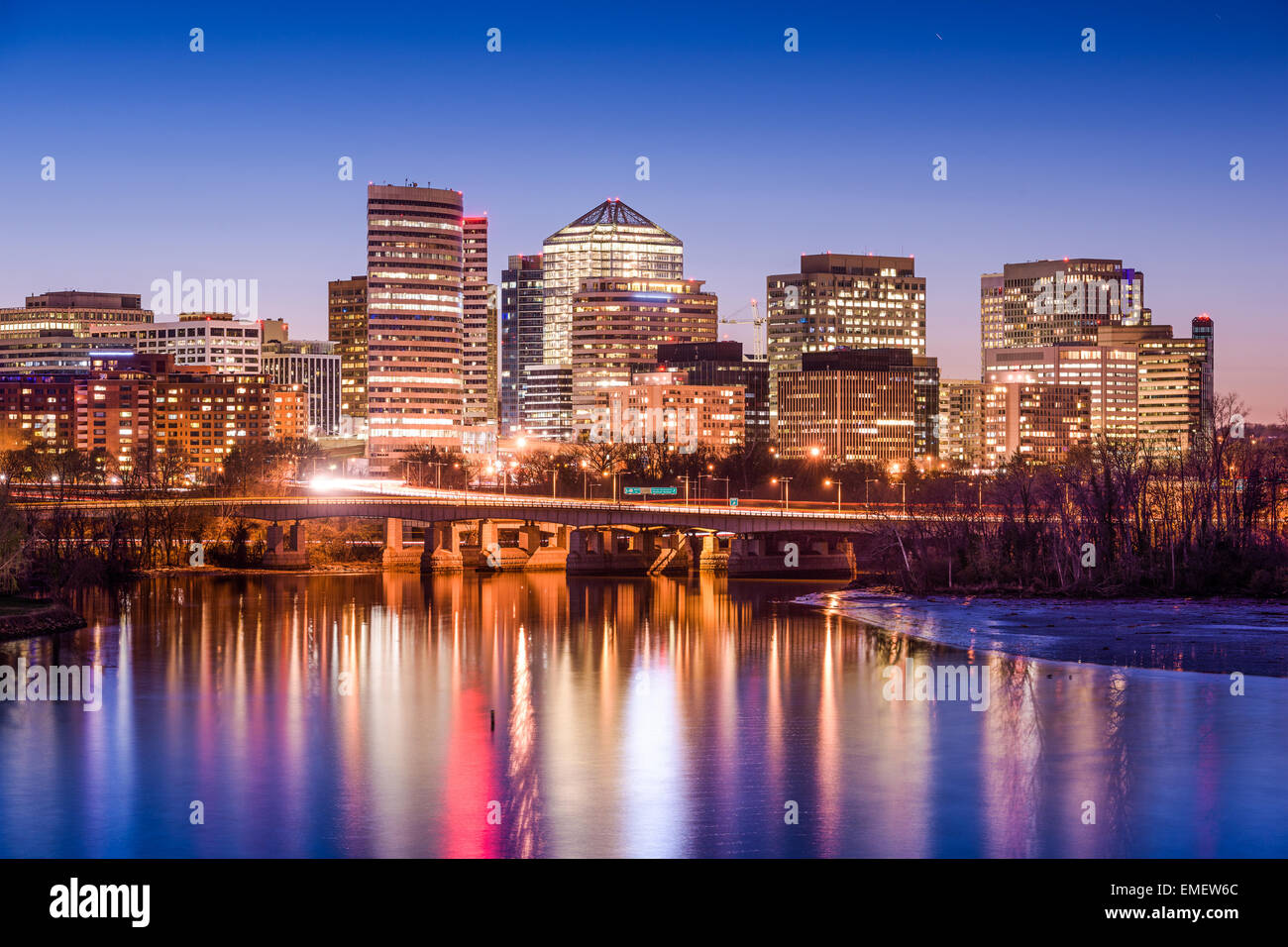 Rosslyn, Arlington, Virginia, USA Skyline sur le fleuve Potomac. Banque D'Images
