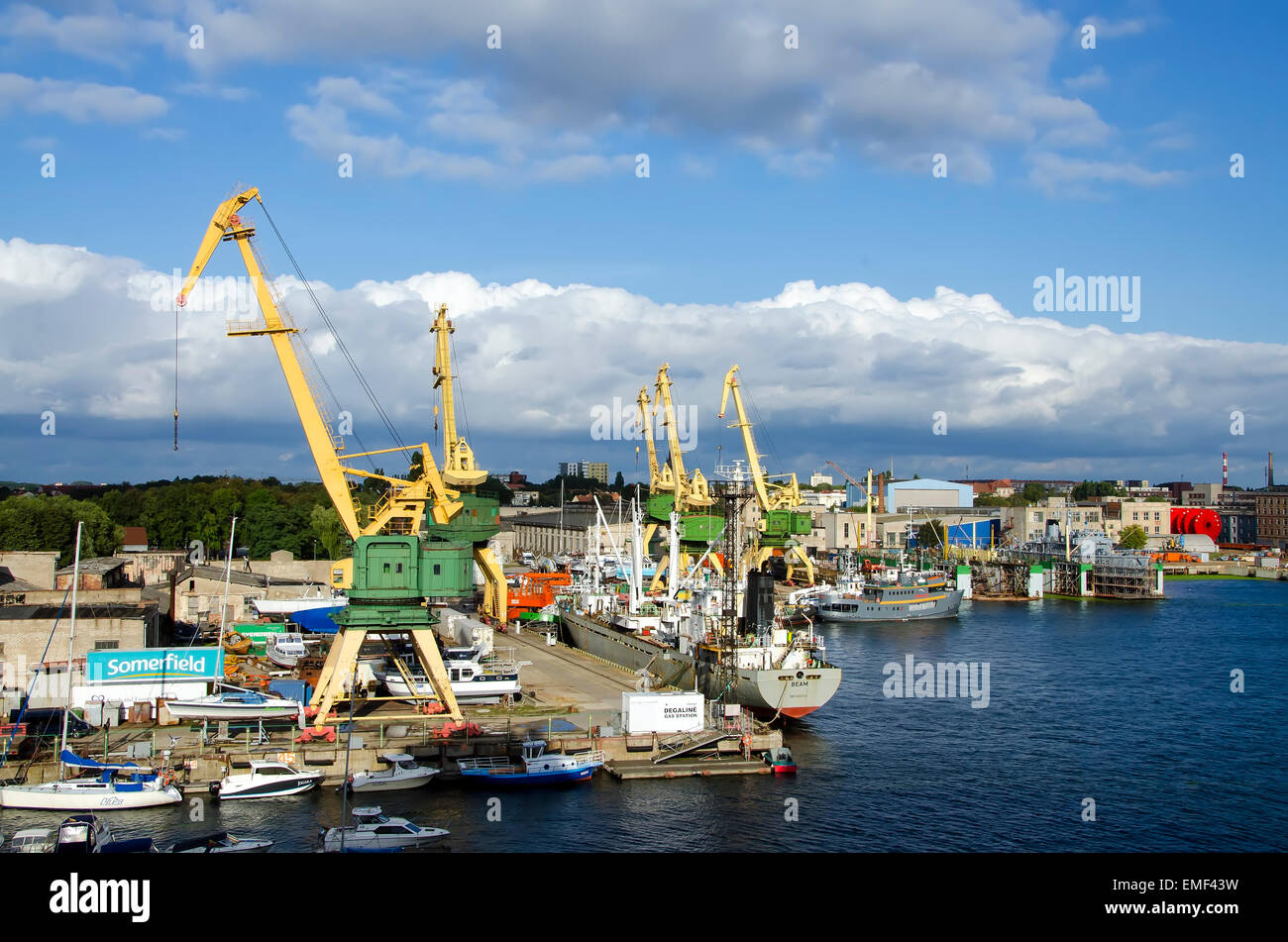 Port Port Klaipeda Lituanie cargos, les grues et les bateaux à moteur, Banque D'Images