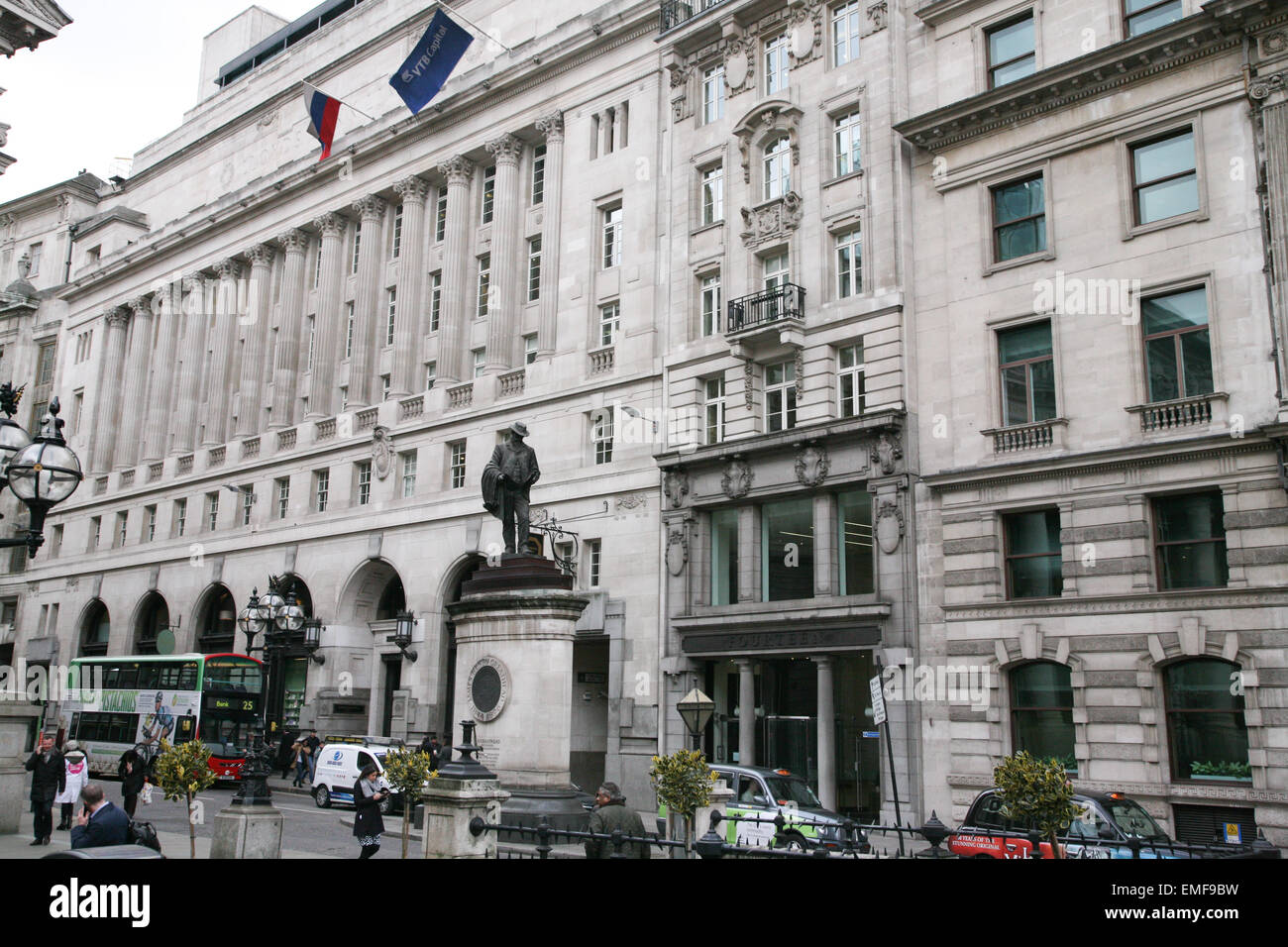 Statue de James Henry Greathead, le Royal Exchange, Londres, Angleterre. Banque D'Images