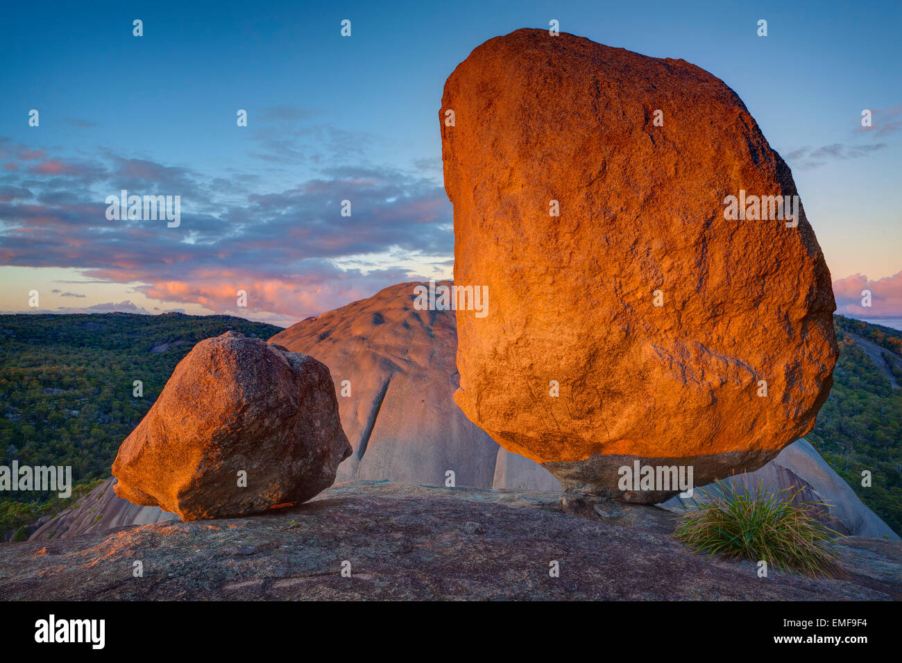 L'équilibre entre rock - les Pyramides - le Parc National de Girraween - Queensland - Australie Banque D'Images