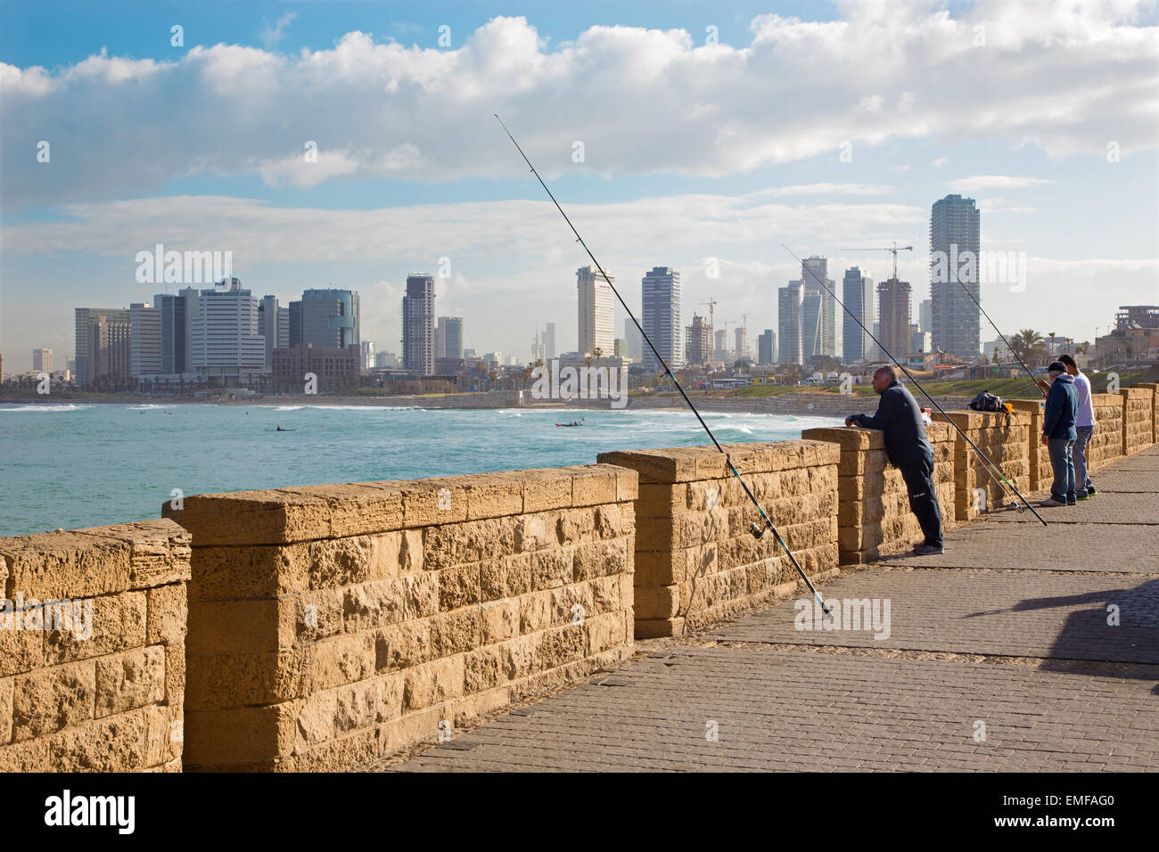 TEL AVIV, ISRAËL - 2 mars, 2015 : de la côte sous la vieille ville de Jaffa et Tel Aviv de matin. Banque D'Images