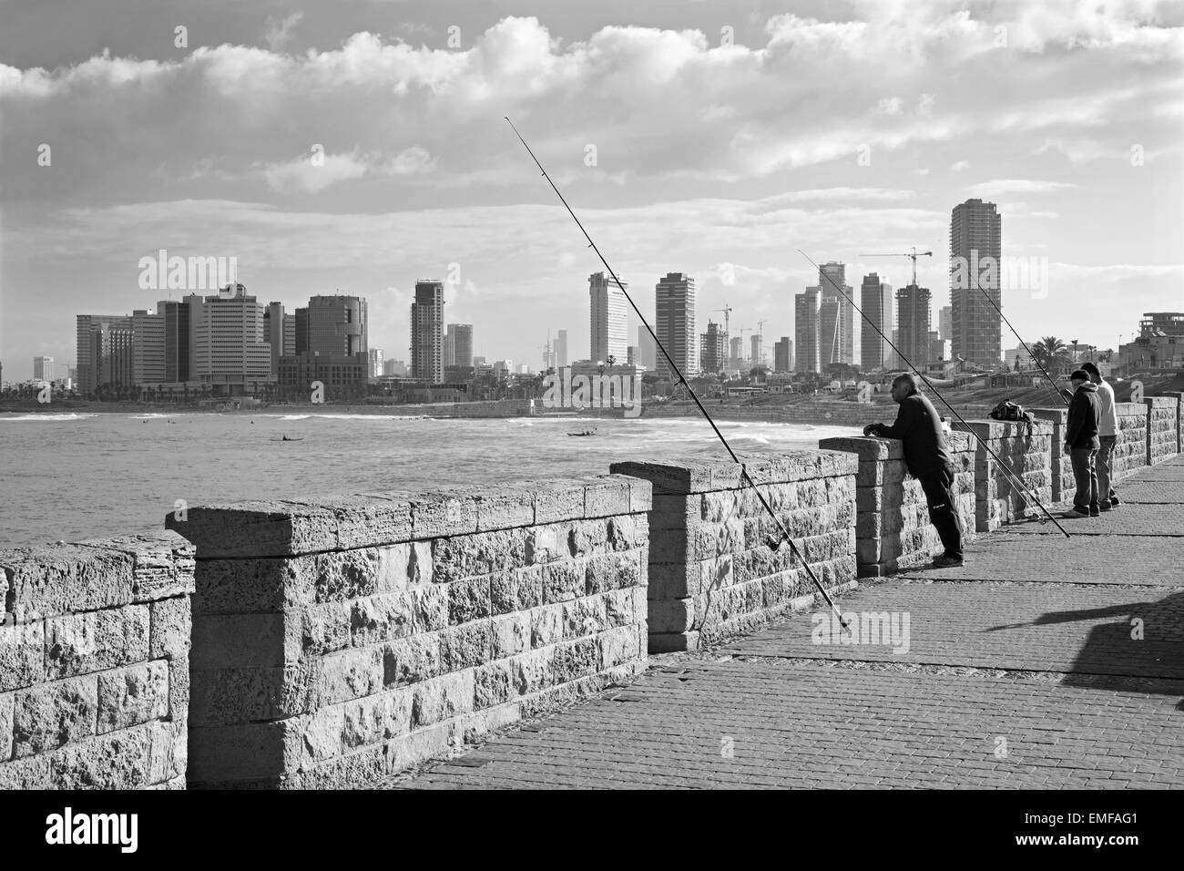 TEL AVIV, ISRAËL - 2 mars, 2015 : de la côte sous la vieille ville de Jaffa et Tel Aviv de matin. Banque D'Images
