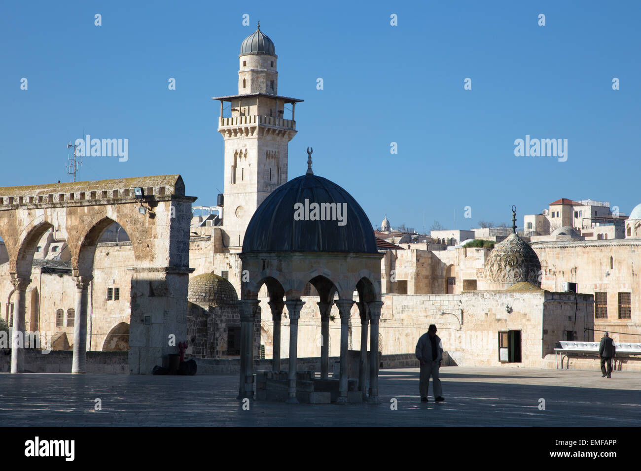Jérusalem, Israël - 5 mars 2015 : le regard de le Mont du Temple à l'ouest dans la lumière du matin. Banque D'Images