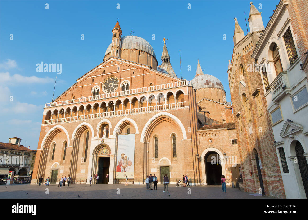 Padoue, Italie - 8 septembre 2014 : Basilica del Santo ou Basilique de Saint Antoine de Padoue en soirée. Banque D'Images