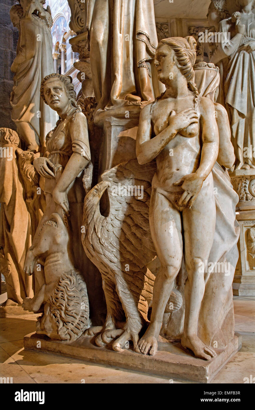 Pise, Italie - 17 mars 2010 : Détail de chaire dans la cathédrale Santa Maria Assunta par le sculpteur Giovanni Pisano (1302 - 1310). Banque D'Images