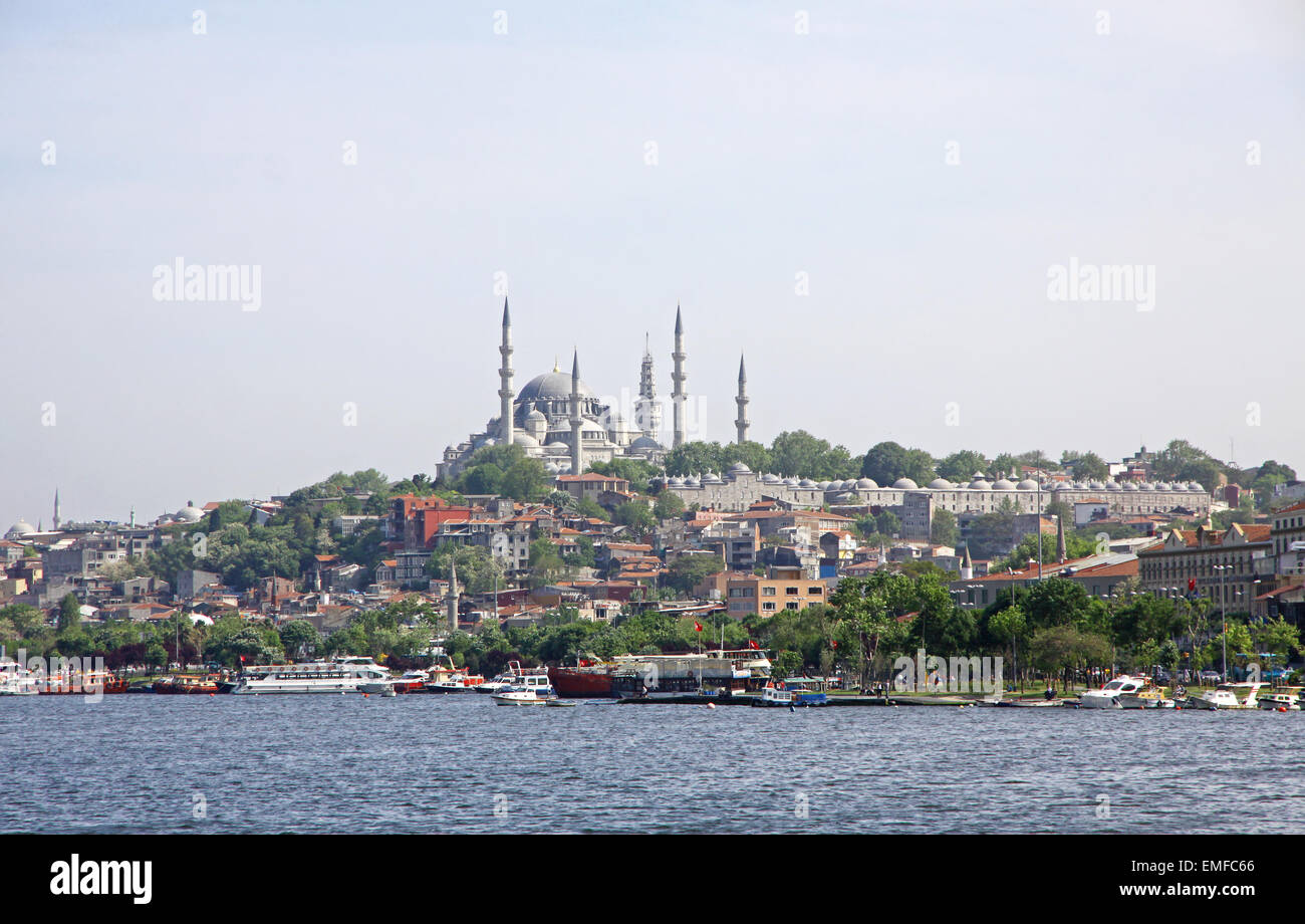 Les toits d'Istanbul, Turquie. Voir à partir de la Corne d'entrée de la mosquée de Fatih Banque D'Images