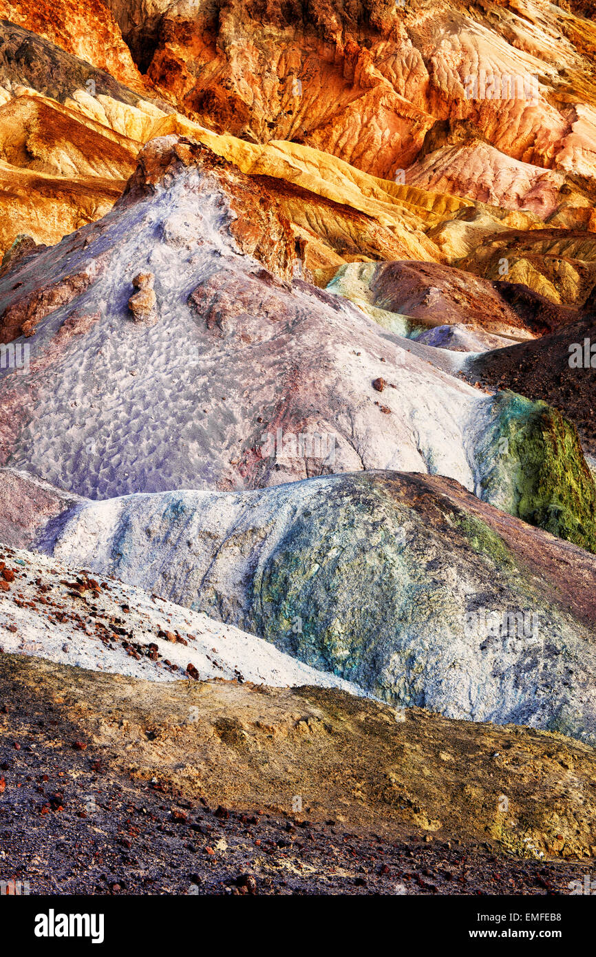 L'oxydation de plusieurs métaux différents a créé la palette de l'artiste dans la Death Valley National Park. Banque D'Images