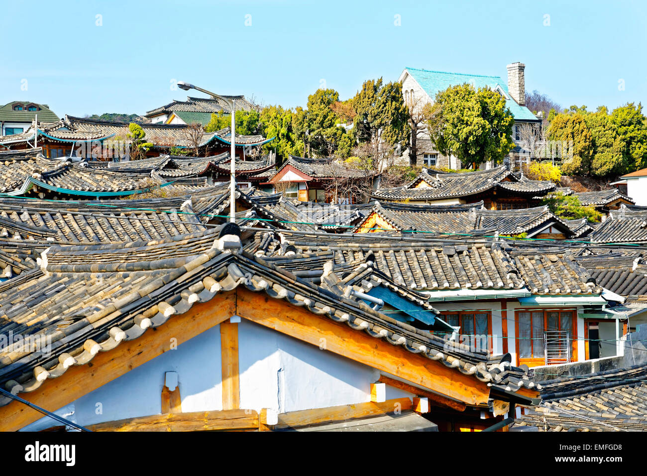 L'architecture de style traditionnel coréen au village de Bukchon Hanok à Séoul, Corée du Sud. Banque D'Images