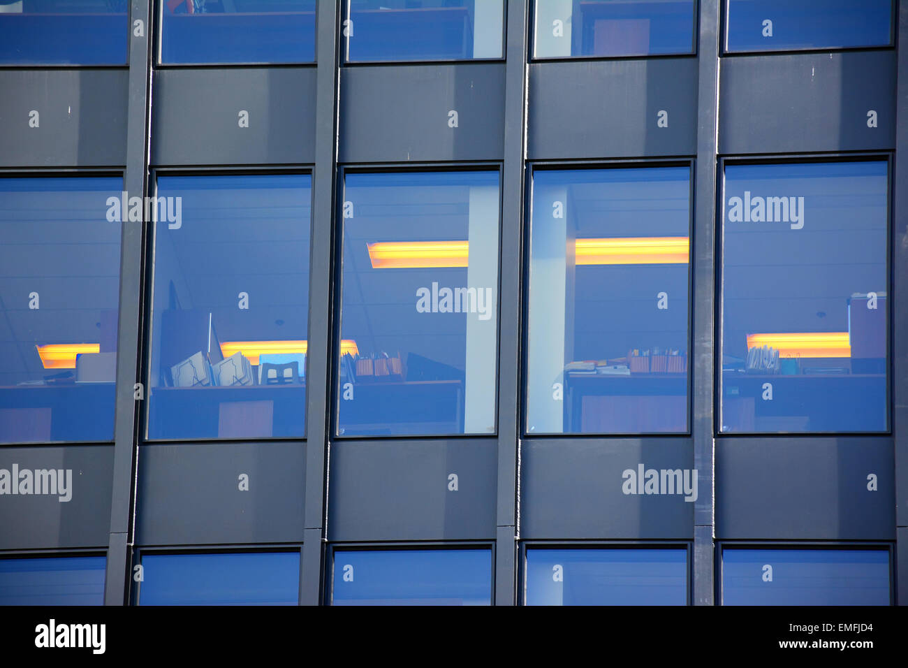 Office building windows Banque D'Images